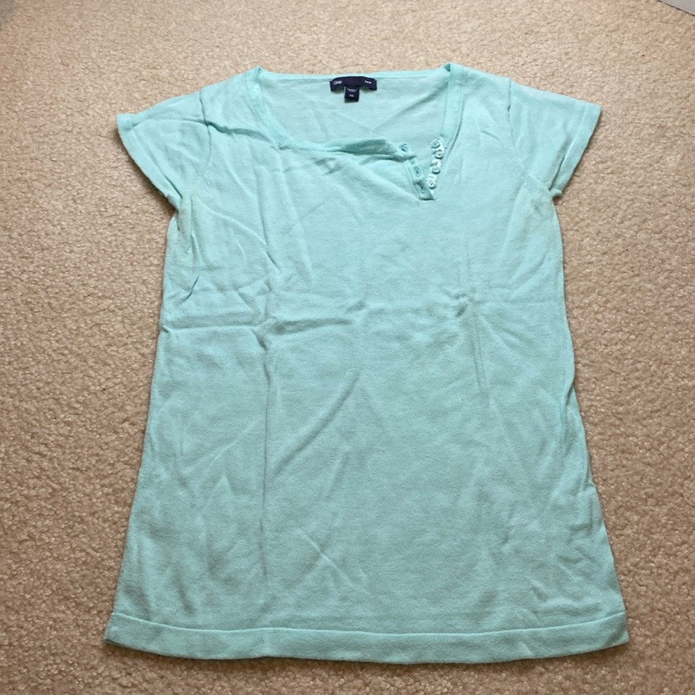 EUC gap short sleeve knit top
